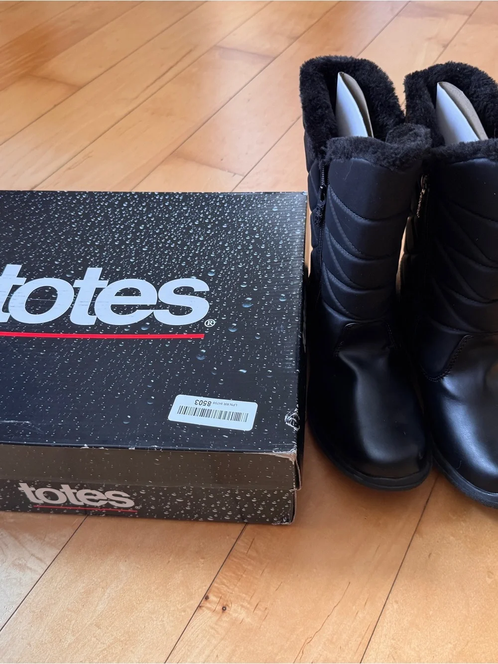 totes Black Quilted Faux Fur Cuff Winter Boots 8 fits like 7.5
